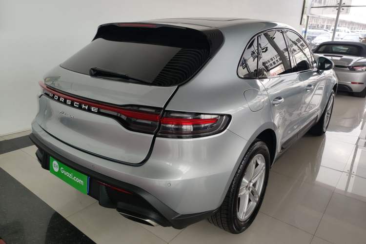 Used Porsche Macan 2022 Macan 2.0T Rear Right 45 Deg