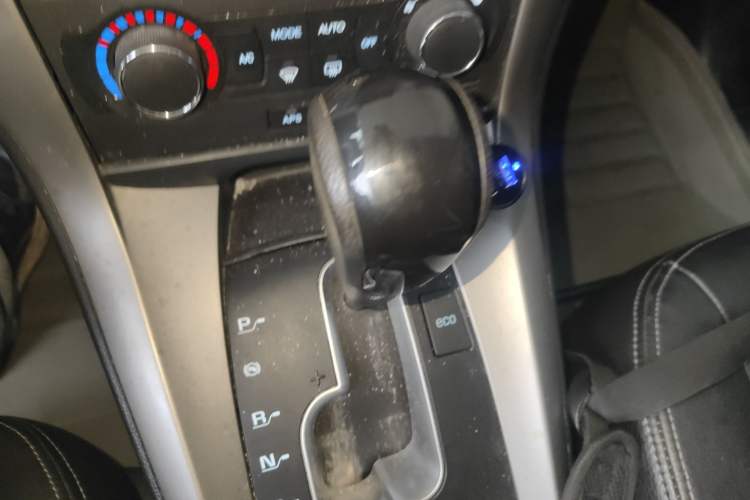 Used Chevrolet Captiva 2012 2.4L 4x4 Flagship Edition 7 Seats Gear Lever