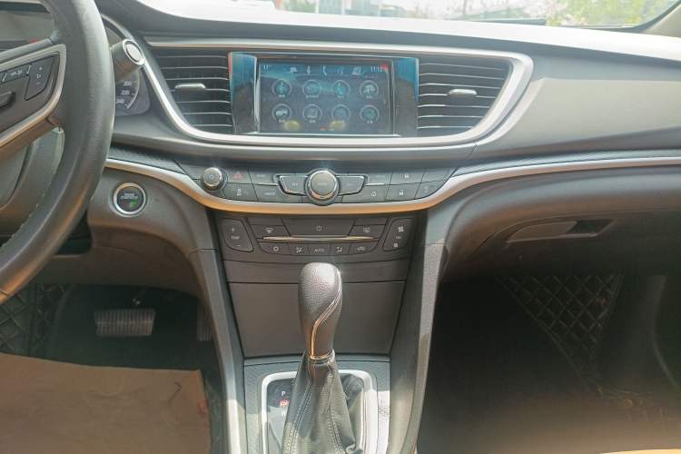 Used Buick Excelle GX 2018 18T Automatic Flagship Model Audio And AC Panel
