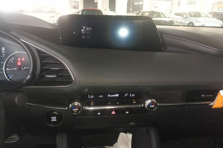 Used Mazda 3 Axela 2021 2.0L Automatic Zhiya Edition Audio And AC Panel