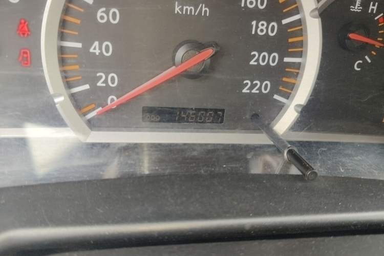 Used Nissan Paladin 2013 2.4L Two-Wheel Drive Standard Version China IV Standard Odometer Close Up