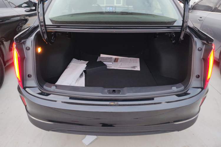 Used Hongqi E-QM5 2021 Charging Version Flagship Edition Trunk