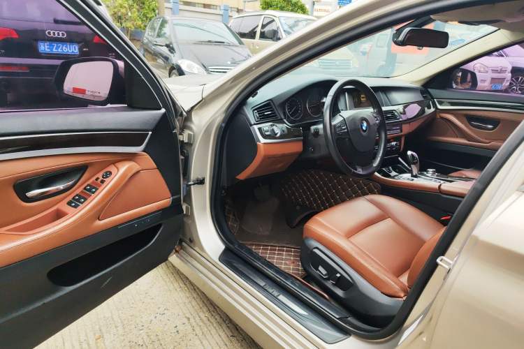 Used BMW 5 Series 2014 525Li Leading Model
