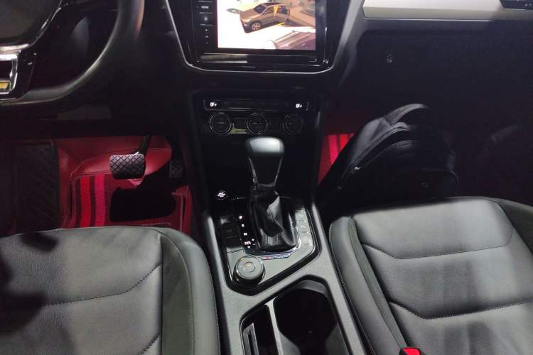 Used Volkswagen Tiguan L 2019 380TSI Automatic All-Wheel Drive Luxury Edition with 7 Seats China VI Standard
