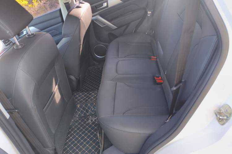 Used Haval H2 2017 Blue Label 1.5T Manual Two-Wheel Drive Elite Model Left Rear Seat