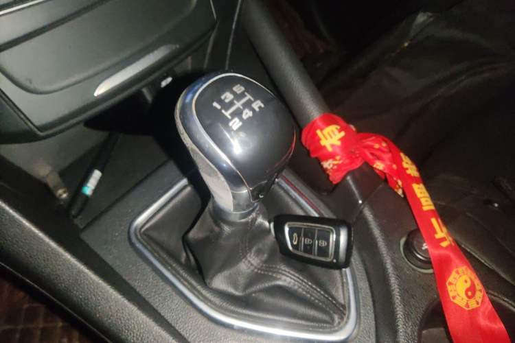 Used Dongfeng Aeolus AX7 2015 2.0L Manual Zhiyi Trim
