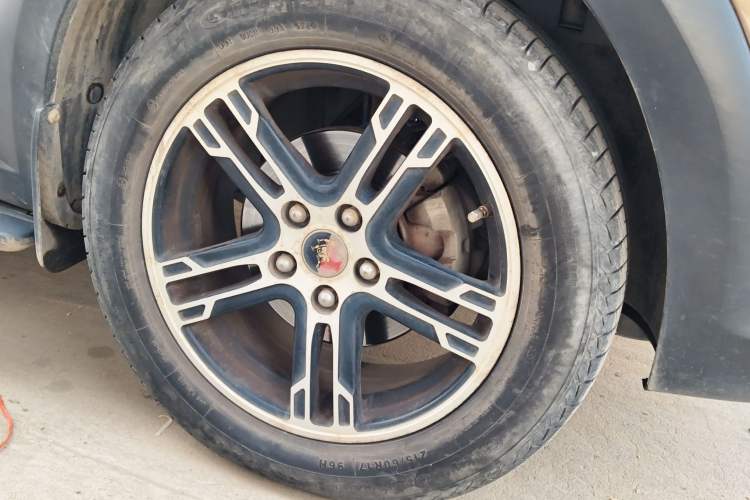 Used FORTHING Joyear X5 2013 1.6L Manual Luxury Model China IV Standard
