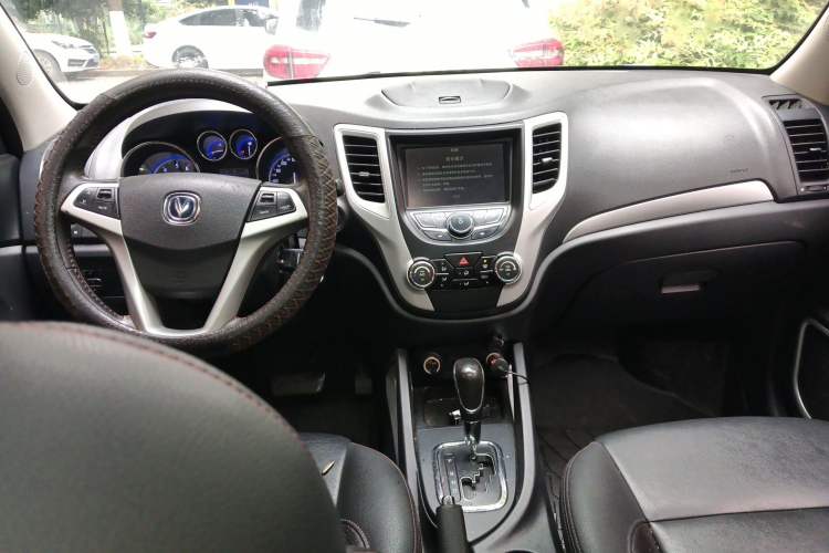 Used CHANGAN CS35 2016 1.6L Automatic Luxury Model China V Standard Center Console