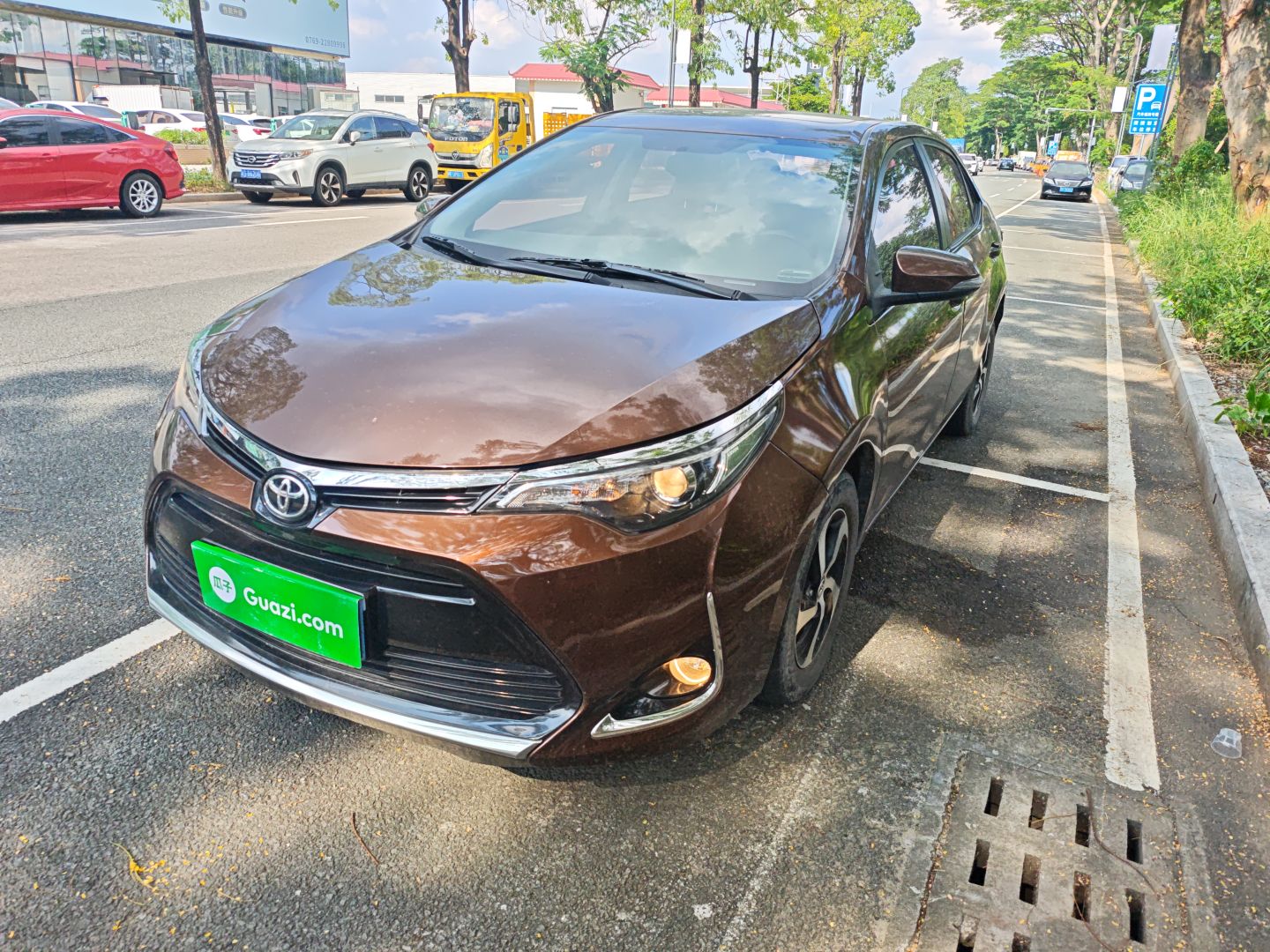 تحت مقدمة السيارة