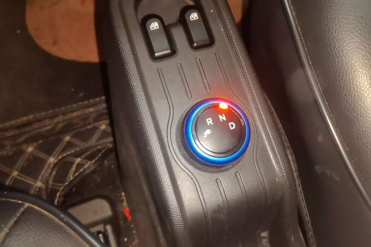 Used Wuling Hongguang MINIEV 2022 Easy Version Lithium Iron Phosphate Gear Lever