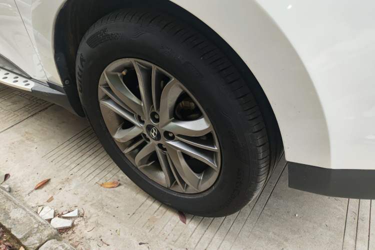 Used Hyundai ix35 2013 2.0L Automatic Two-Wheel Drive Smart GLS China IV Standard Right Front Wheel Hub