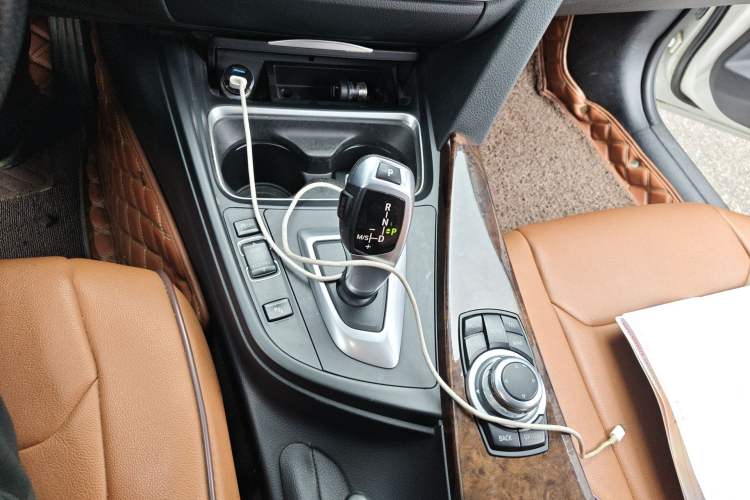 Used BMW 3 Series 2013 Facelifted 320Li Luxury Design Package Gear Lever