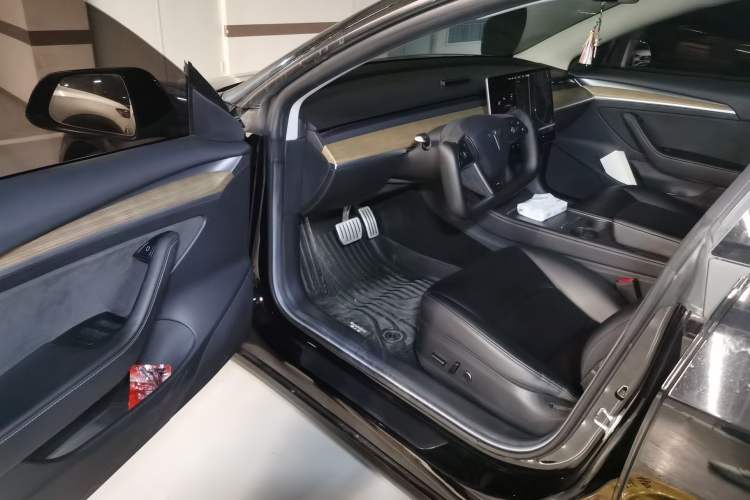 Used Tesla Model 3 2021 Revised Performance Version with All-Wheel Drive 3D1 Interior 3