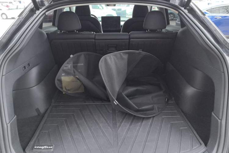 Used Tesla Model Y 2024 Rear-Wheel-Drive Version
