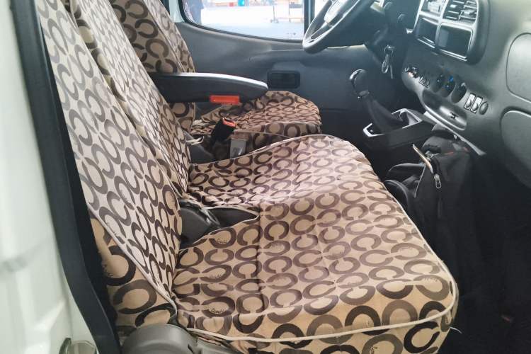 Used JMC Transit 2019 2.8T Commercial Version Short Wheelbase Mid-Roof 6-Seater China VI JX493
