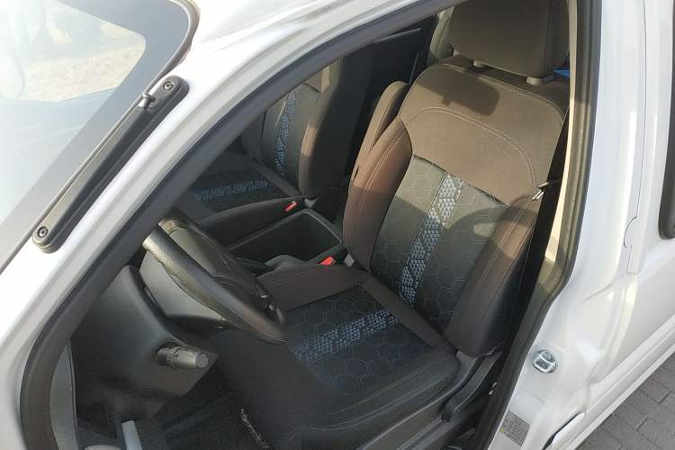 Used FORTHING Lingzhi M5 2022 Standard Version Base Model 7 Seats