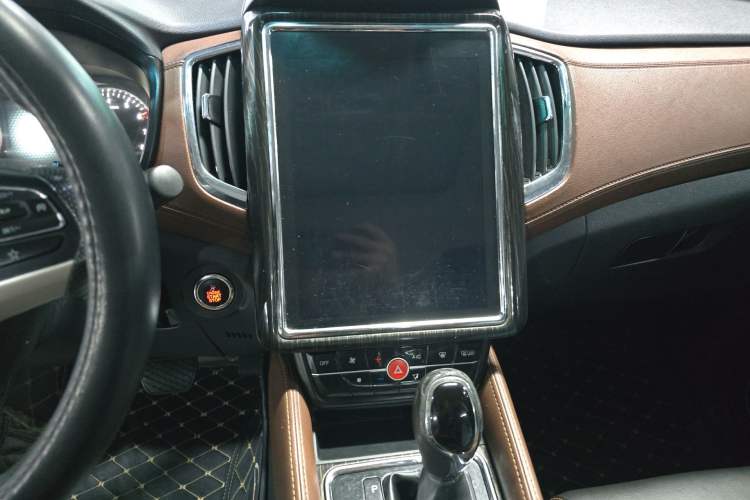 Used SWM X7 2019 1.5T automatic Comfort version 7 seats Audio And AC Panel