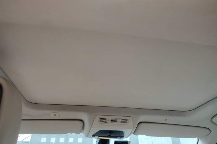 Used BMW 5 Series 2012 535Li Leading Model
