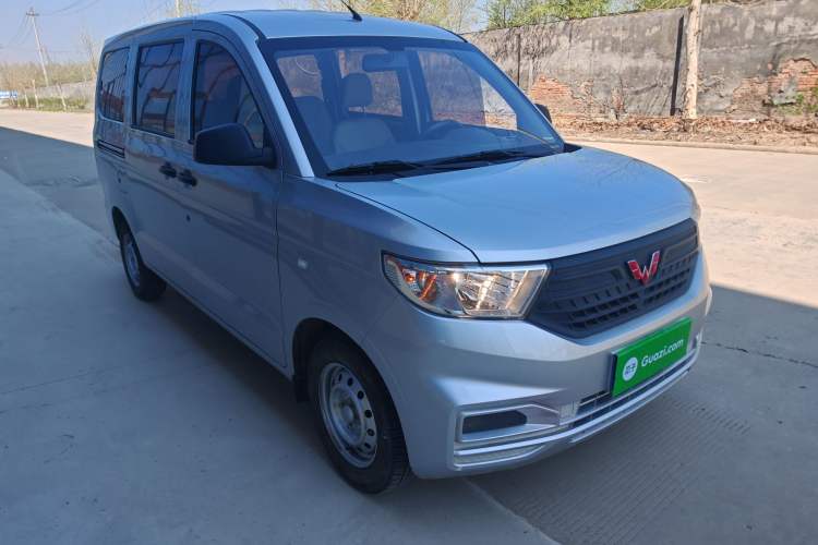 Used Wuling Hongguang V 2022 1.5L Jingqu Edition Electric-Assist LAR Front Right 45 Deg
