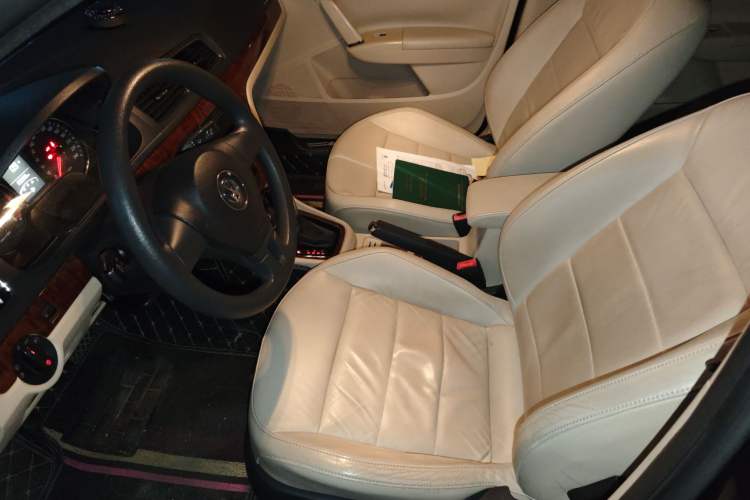 Used Volkswagen Lavida 2013 1.6L Automatic Comfort Edition Left Front Seat