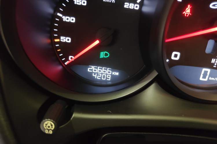 Used Porsche Macan 2017 Macan GTS 3.0T Odometer Close Up