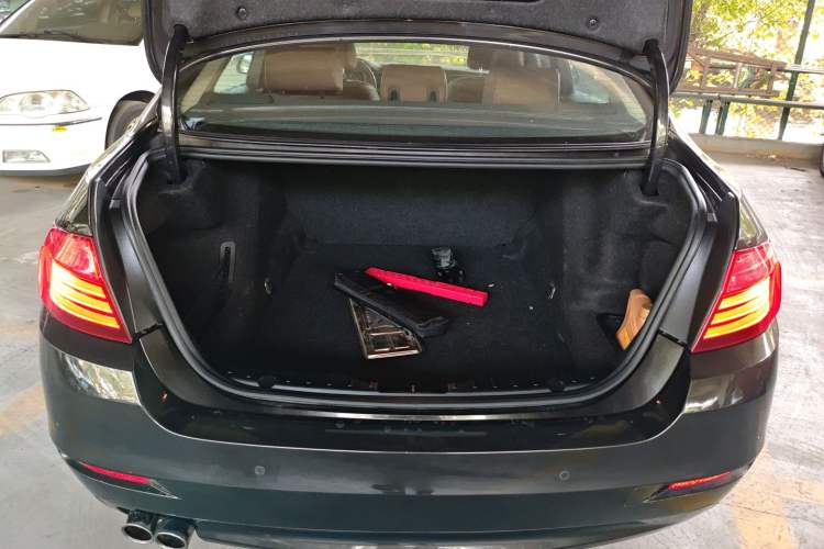 Used BMW 5 Series 2014 525Li Leading Model
