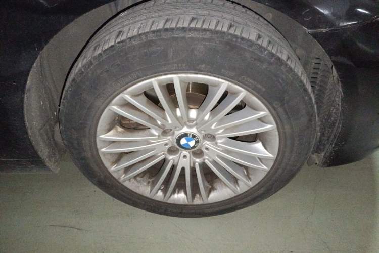 Used BMW 5 Series 2014 525Li Leading Model Right Front Wheel Hub