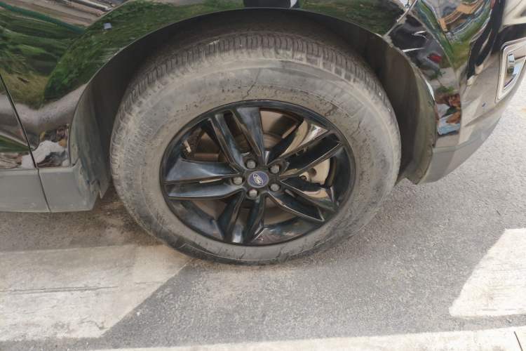 Used Ford Edge 2017 EcoBoost 245 Two-Drive Platinum Edition 5 Seats Right Front Wheel Hub