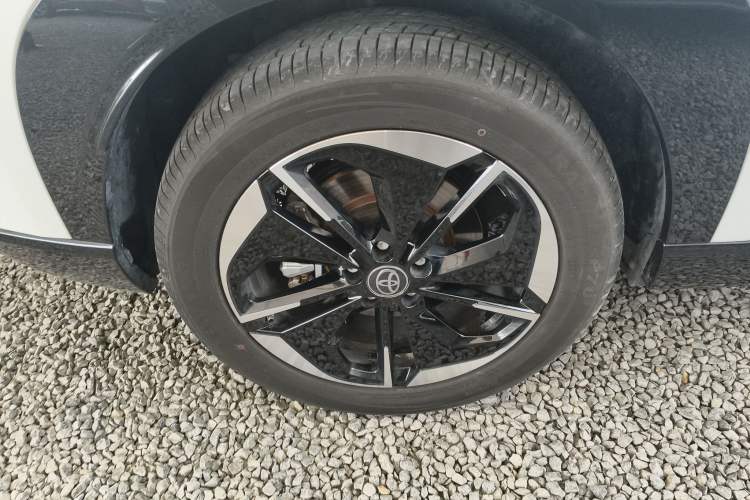 Used Toyota BZ 3X 2025 520 Pro+ LiDAR Edition Right Rear Wheel Hub