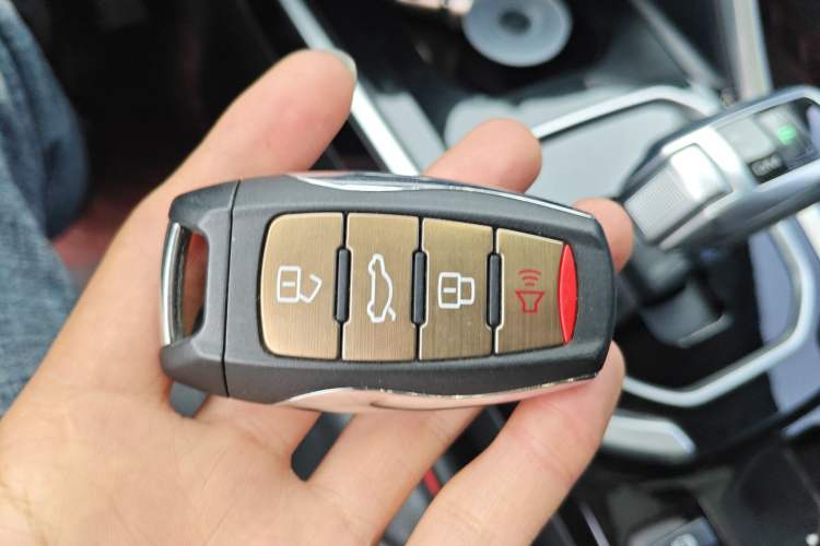 Used Haval H6 2017 Blue Label 2.0T Automatic Two-Wheel Drive Luxury Model Vehicle Key