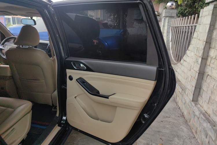 Used Baojun 730 2014 1.5L Manual Luxury Navigation ESP Version 7 Seats