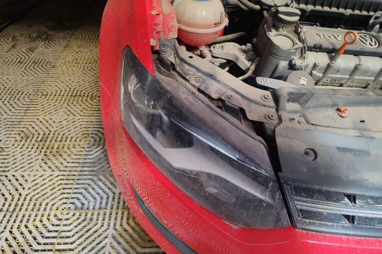 Used Volkswagen Polo 2013 1.4L Automatic Comfort Edition Right Front Headlight