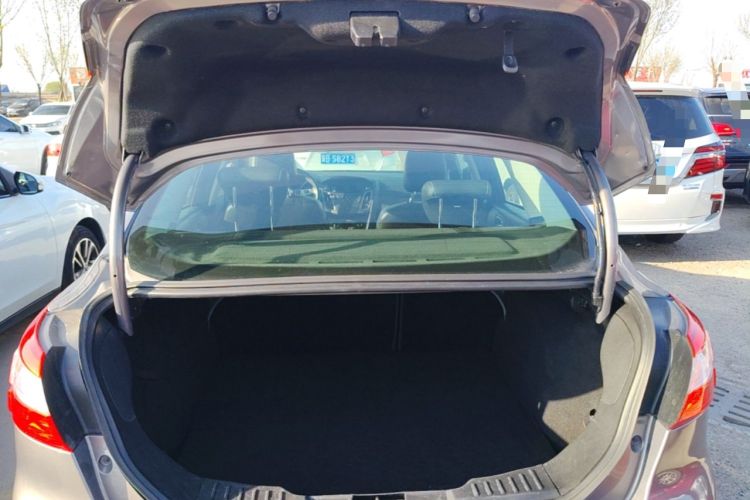 Used Ford Focus 2012 Sedan 1.6L Manual Fashion Edition Trunk