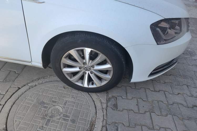 Used Volkswagen Magotan 2013 1.8TSI Premier Model Right Front Wheel Hub