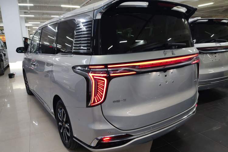 Used Hongqi HQ9 2023 2.0T Smart Connect Flagship Edition