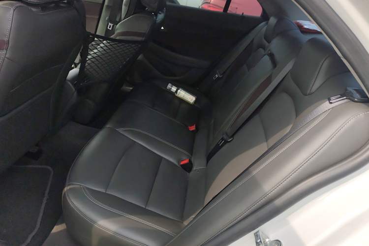 Used Chevrolet Malibu 2017 1.5T Automatic Luxury Edition Interior 4