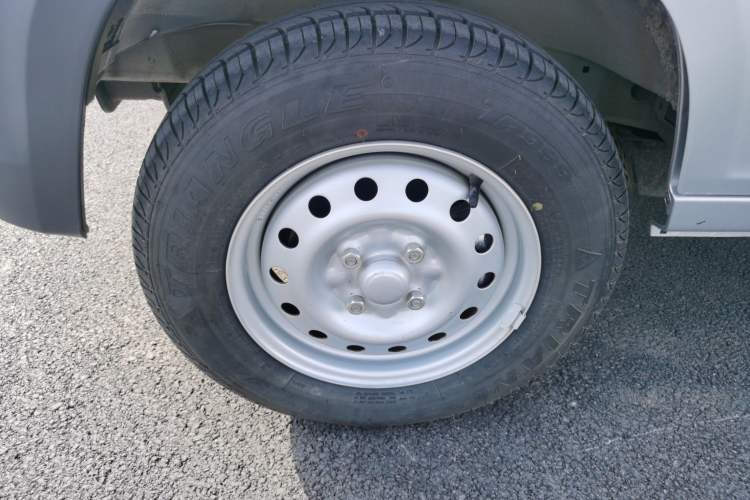 Used Wuling Zhiguang 2023 1.5L Utility Version with Enclosed Windows 2 Seats