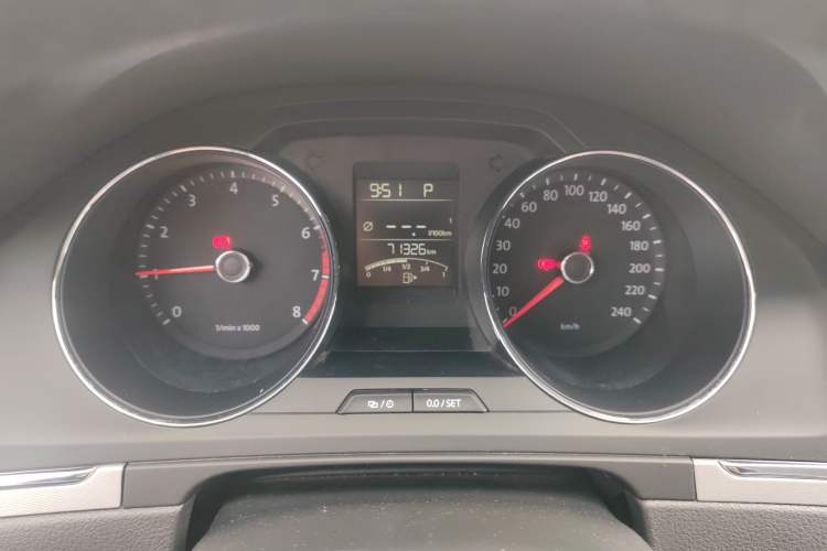 Used Volkswagen Bora 2014 1.6L Automatic Fashion Model Instrument Cluster