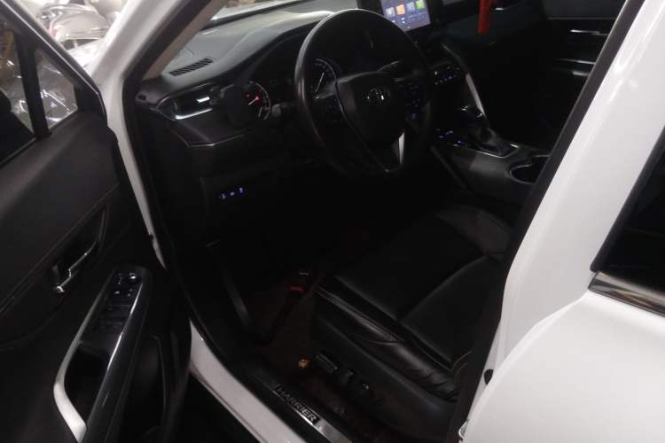 Used Toyota Harrier 2022 2.0L CVT Two-Wheel Drive Deluxe Edition