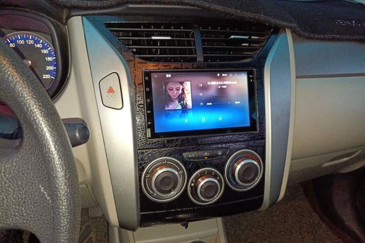 Used Venucia R50 2015 1.6L Automatic Fashion Edition