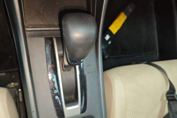 Used Honda Jade 2013 1.8L automatic Comfort version 5 seats
