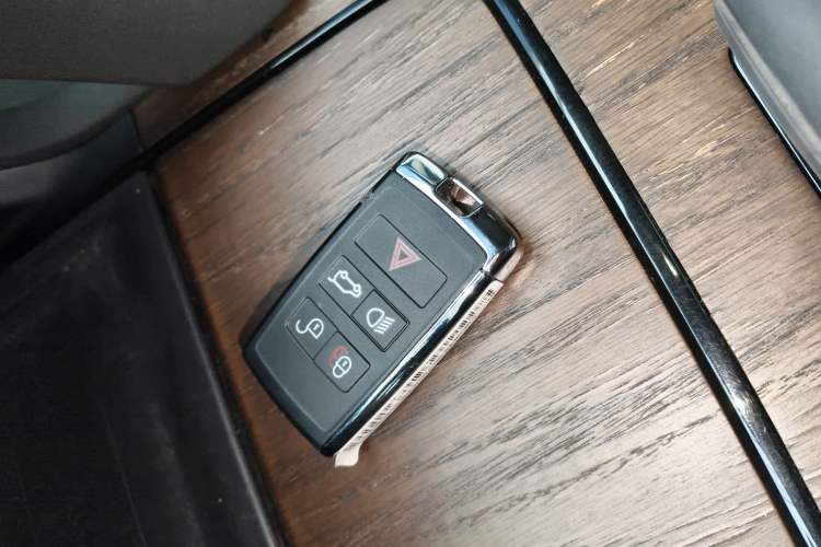 Used Land Rover Discovery Sport New Energy 2024 1.5T P300e Plug-in Hybrid Electric Version Vehicle Key