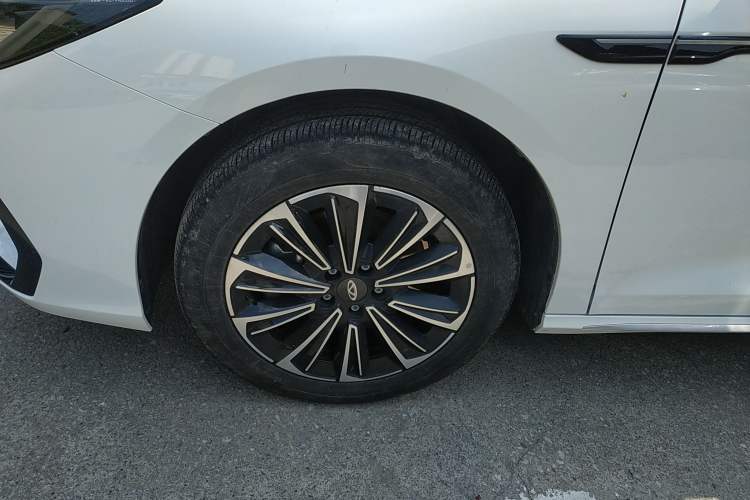 Used Chery Fengyun A8 2024 127 Long-Distance Edition Standard Version Left Front Wheel Hub