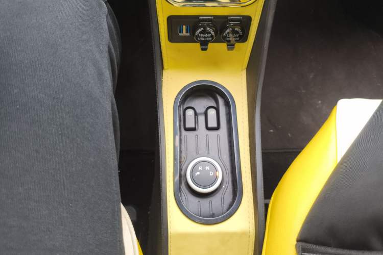 Used Wuling Hongguang MINIEV 2022 Macaron Premium Model – Lithium Ternary Battery Gear Lever