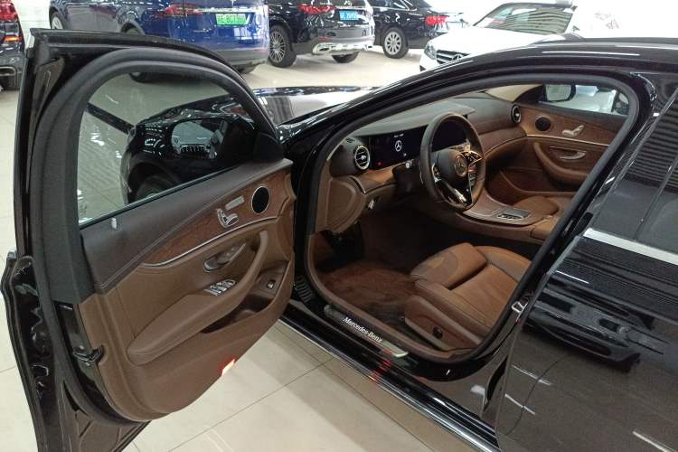 Used Mercedes-Benz E-Class 2022 Updated E 260 L Driver Seat