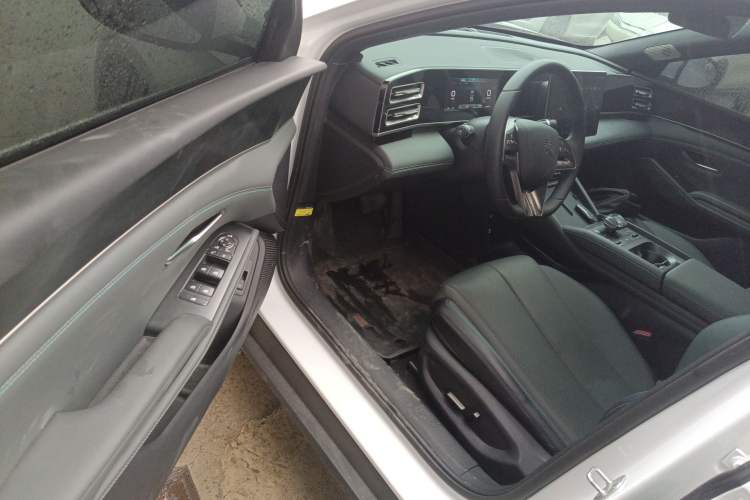 Used BYD Qin L 2024 DM-i 120KM Beyond Model Driver Seat