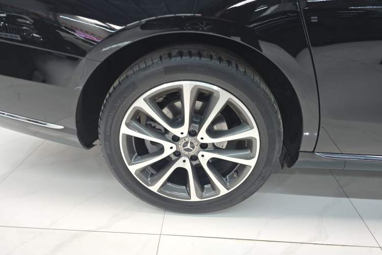 Used Mercedes-Benz E-Class 2018 Facelift E 300 L Luxury Edition
