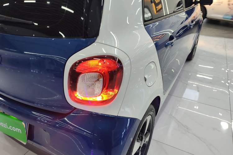 Used smart forfour 2018 1.0L 52kW Passion Edition Right Rear Taillight