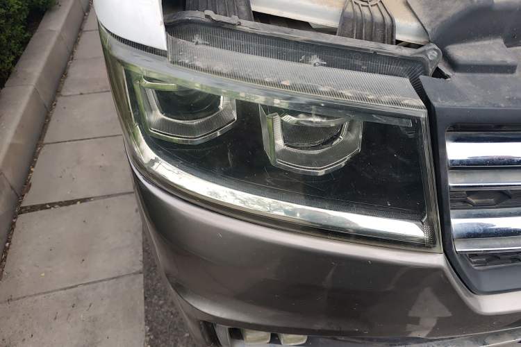 Used Jinbei New Hiace S 2023 1.5L Wealth Edition Van 2/5-Seater Air-Conditioned Model SWC15M Right Front Headlight