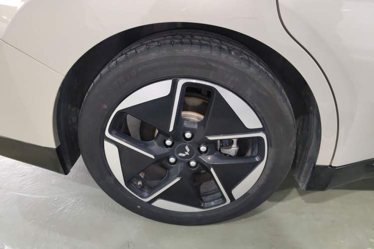 Used Wuling Xingguang 2024 Co-Creation Edition 510 Advanced Model Right Rear Wheel Hub